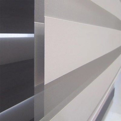 Μηχανοκίνητο ευρύ ηλιακό καταφύγιο Smart Bracket Zebra blinds υφασματικό μοντέρνο στυλ και προσαρμόσιμο