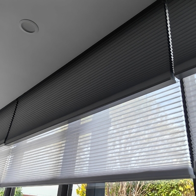 Μαύρο Custom Cell Honeycomb Blinds ευρύ φάσμα επιλογών χρωμάτων και υφασμάτων