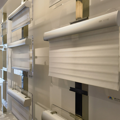 Προσαρμοσμένα ηλεκτρικά Smart Zebra Shading Window Blinds για ανώτερη εμπειρία σκίασης